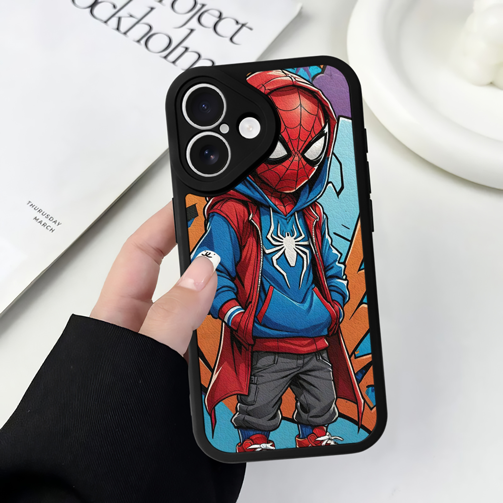 （画像用） Spider Man スパイダーマン 【iPhone 16シリーズ対応】シリコンスマホケース（レザー調） 材質：シリコン